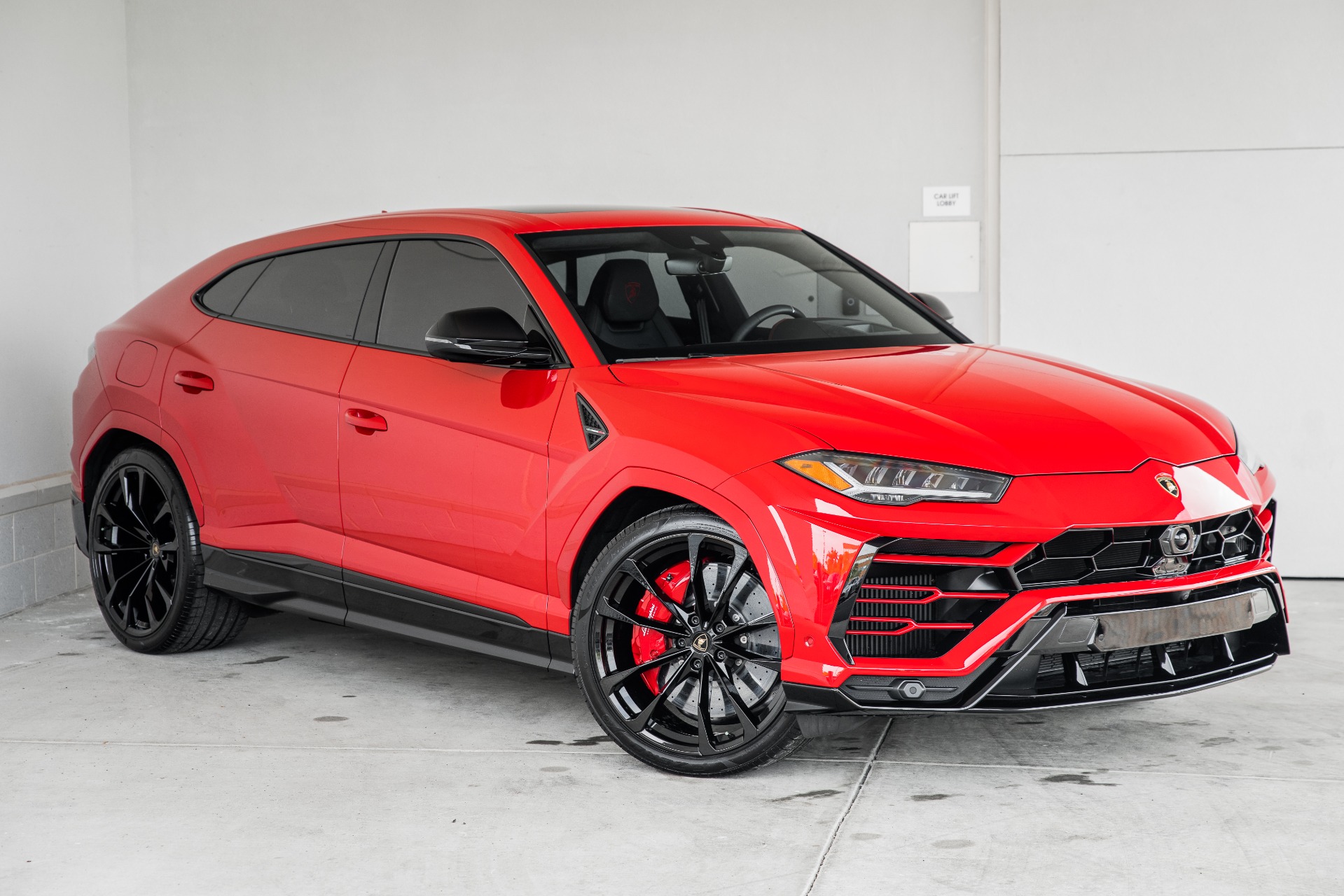 Lamborghini Urus - Red